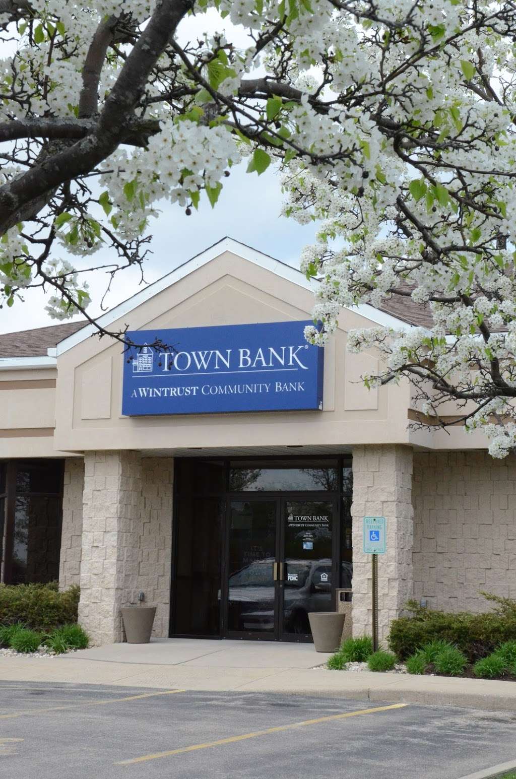 Town Bank | 550 Commercial Ct, Lake Geneva, WI 53147, USA | Phone: (262) 248-5189