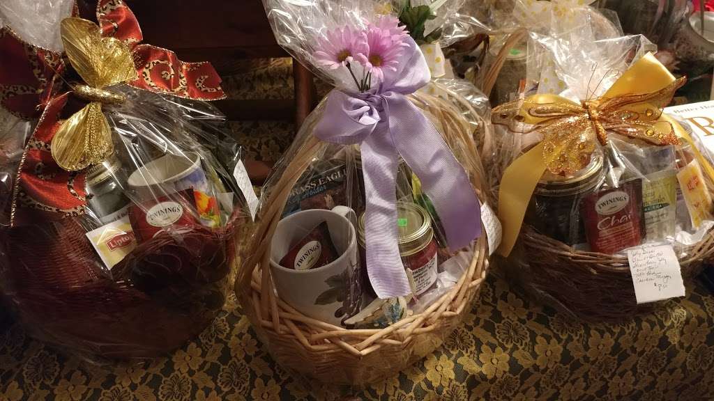 Old Farm House Tea Room | 7027 Lincoln Hwy, Thomasville, PA 17364, USA | Phone: (717) 225-0451