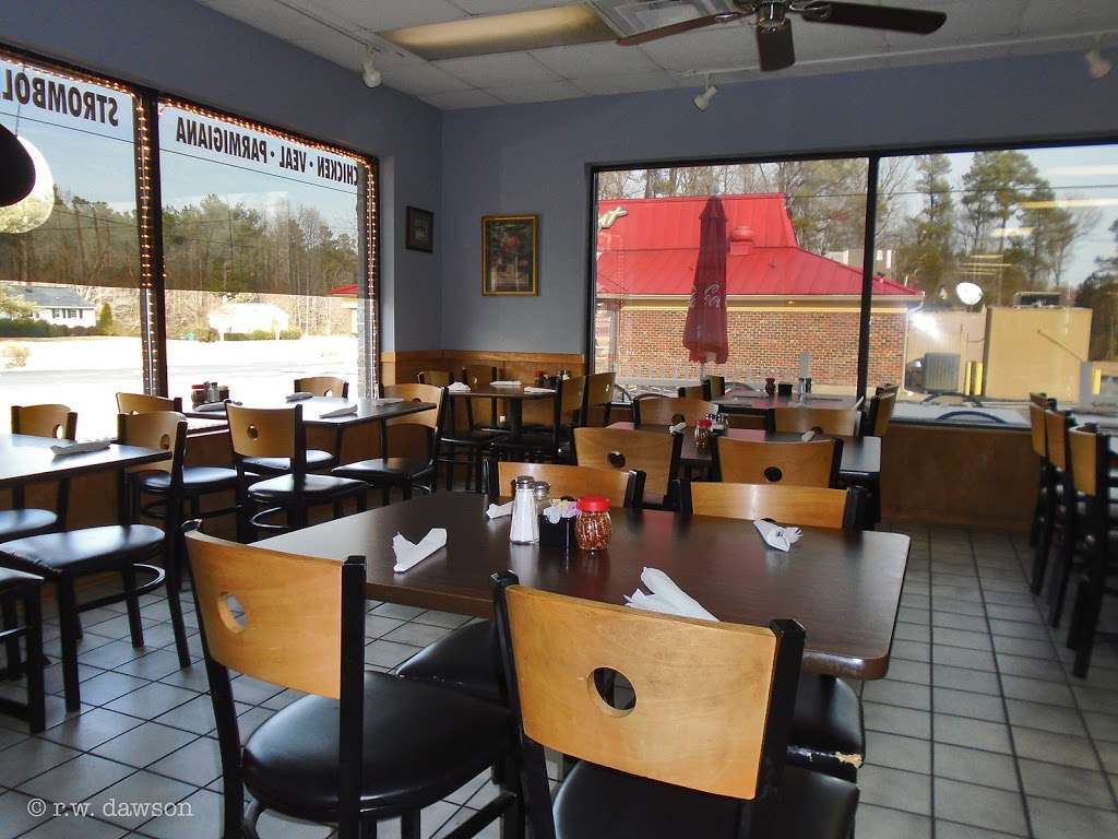 Pinos Pizza | 152 E Broaddus Ave, Bowling Green, VA 22427, USA | Phone: (804) 633-3131