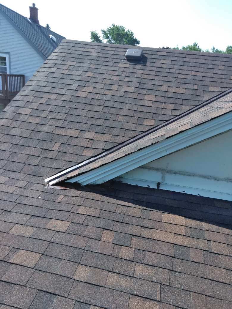 LM Roofing | N9123 Maple St, East Troy, WI 53120, USA | Phone: (262) 441-1688