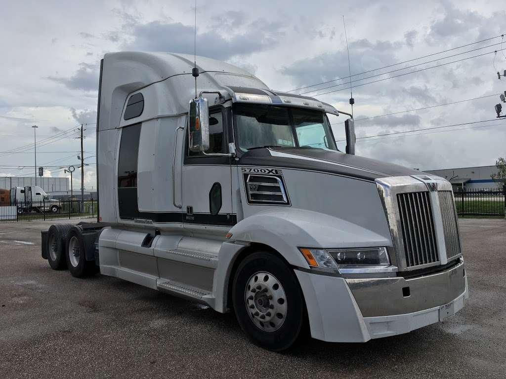 E F Truck Sales | 3655 N McCarty St, Houston, TX 77029, USA | Phone: (713) 670-0044