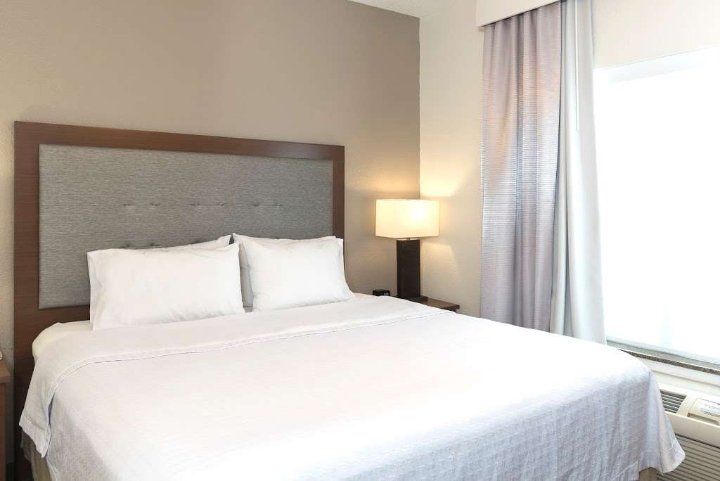 Homewood Suites by Hilton Indianapolis-Airport/Plainfield | 2264 East Perry Rd, Plainfield, IN 46168, USA | Phone: (317) 839-1900