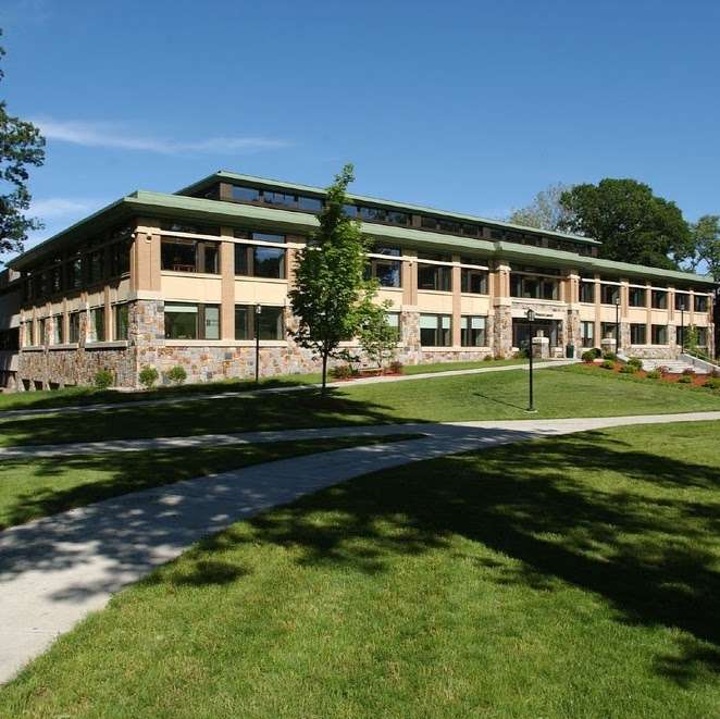 DiMenna-Nyselius Library | 5171, 1073 N Benson Rd, Fairfield, CT 06824, USA | Phone: (203) 254-4044