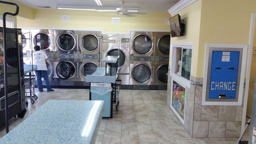 Wash Wearhouse Laundromat | 44 Welwood Ave, Hawley, PA 18428, USA | Phone: (570) 390-7577