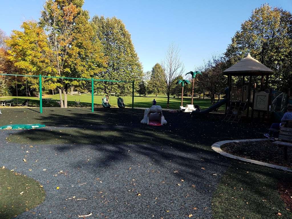 Briar Patch Park | 1700 Briarcliffe Blvd, Wheaton, IL 60189, USA | Phone: (630) 690-4880