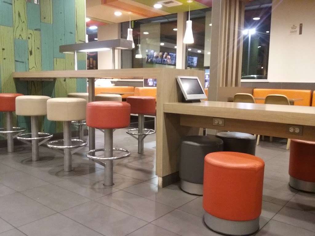 McDonalds | 18962 Brookhurst St, Fountain Valley, CA 92708, USA | Phone: (714) 968-8901