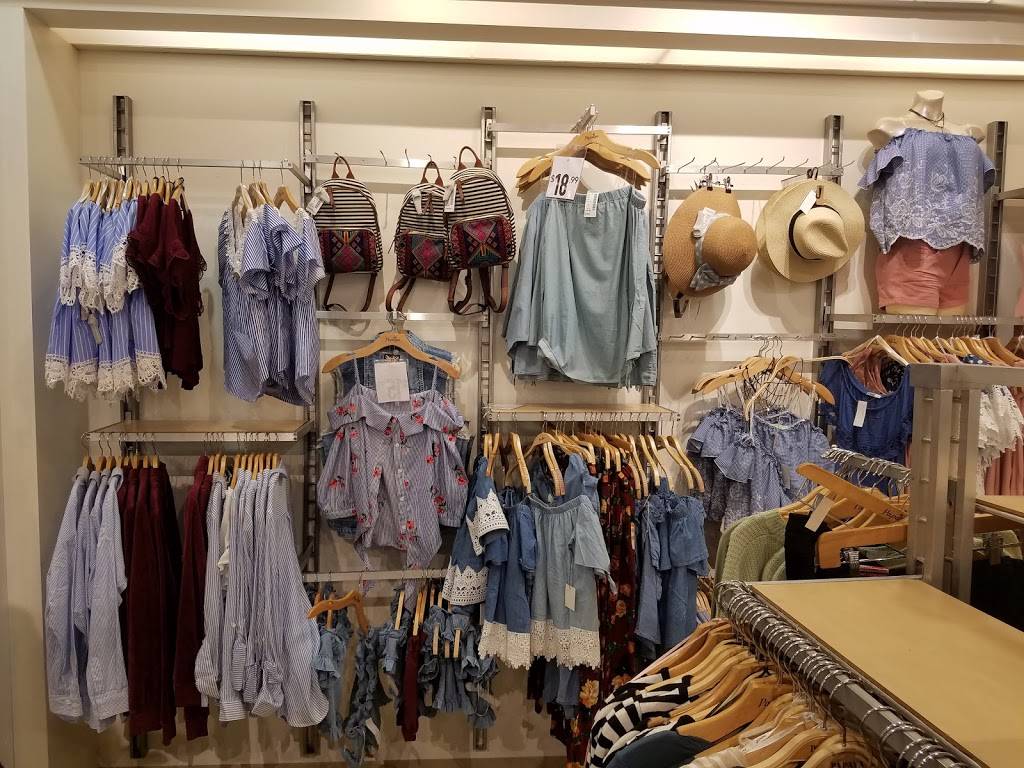 Papaya Clothing | 8111 Concord Mills Boulevard, Concord, NC 28027, USA | Phone: (704) 979-1015