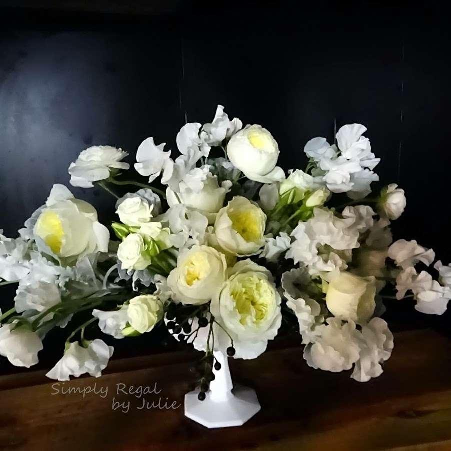 Simply Regal Florals & Events by Julie | 969 La Felice Ln, Fallbrook, CA 92028, USA | Phone: (760) 583-9515
