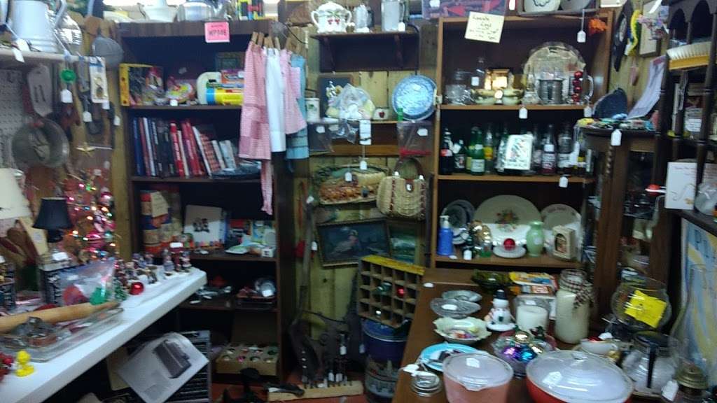 Antiques On the Prairie | 520 High St, Baldwin City, KS 66006, USA | Phone: (785) 594-7555