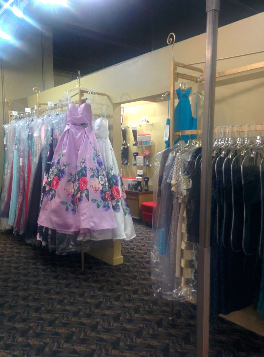 Bedazzled Boutique | 218 S Newtown Street Rd, Newtown Square, PA 19073, USA | Phone: (610) 359-1707