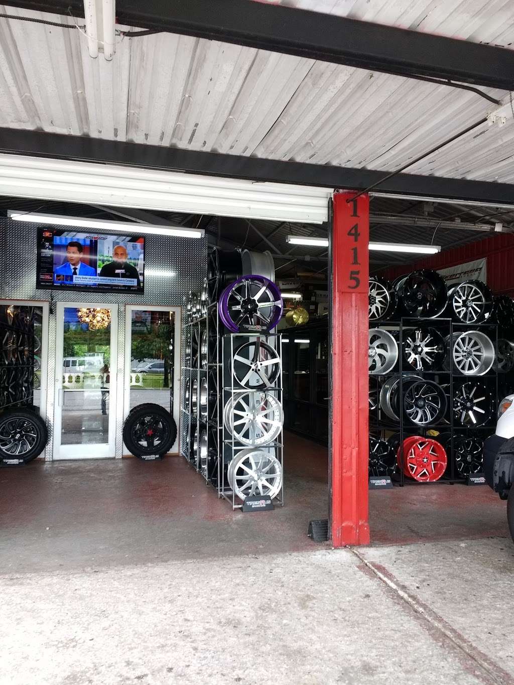 Tires R Us | 1415 N Wayside Dr, Houston, TX 77020 | Phone: (281) 888-4615