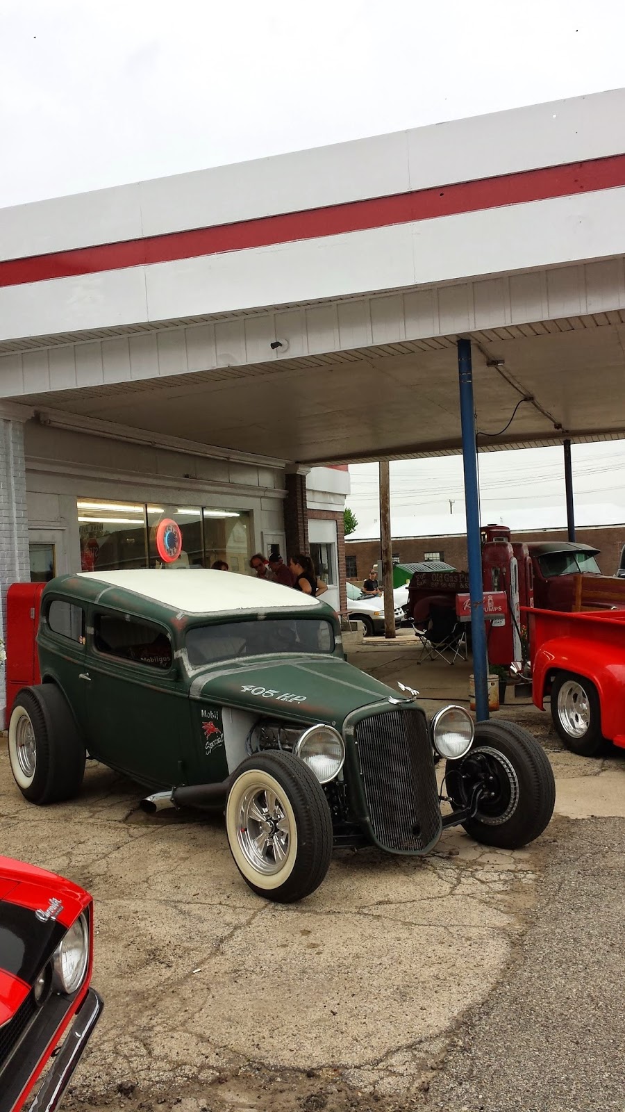 Ross Gaspump Garage | 106 S State St, Hampshire, IL 60140 | Phone: (847) 561-4110