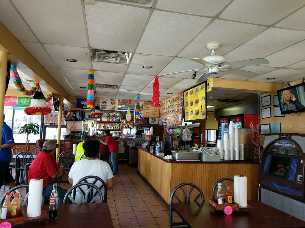 Cesar Tacos Y Gorditas | 2019 W Northwest Hwy, Dallas, TX 75220, USA | Phone: (469) 420-9921