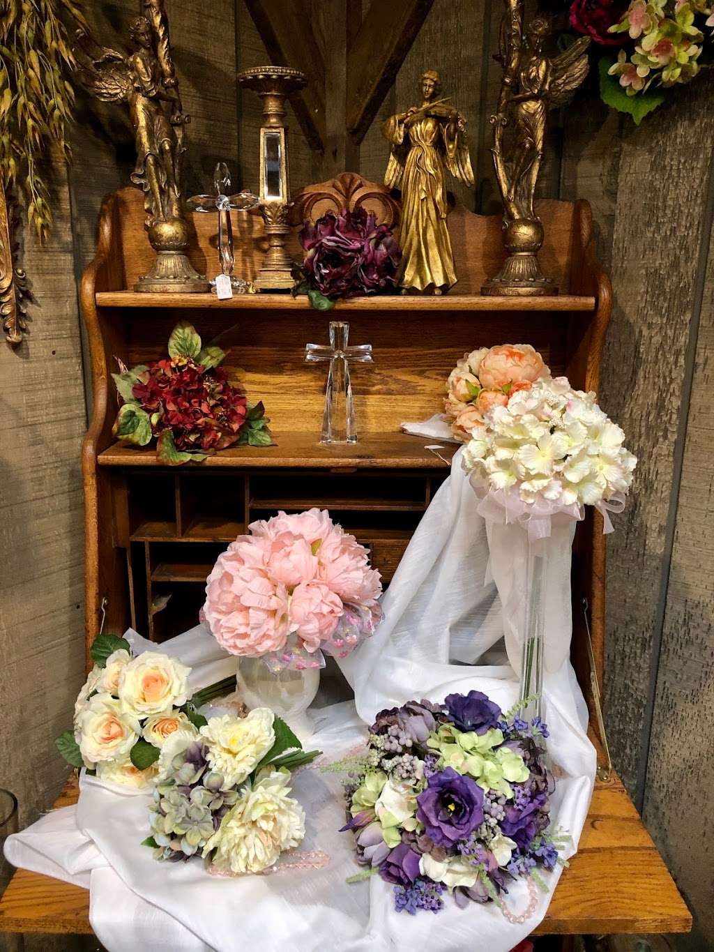 Floral Villa Flowers & Gifts | 208 S Wisconsin St, Whitewater, WI 53190, USA | Phone: (262) 473-6444