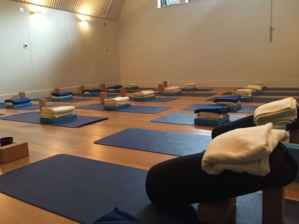 Yoga Arch | Arch 265 Urlwin St, London SE5 0NG, UK | Phone: 07770 940157