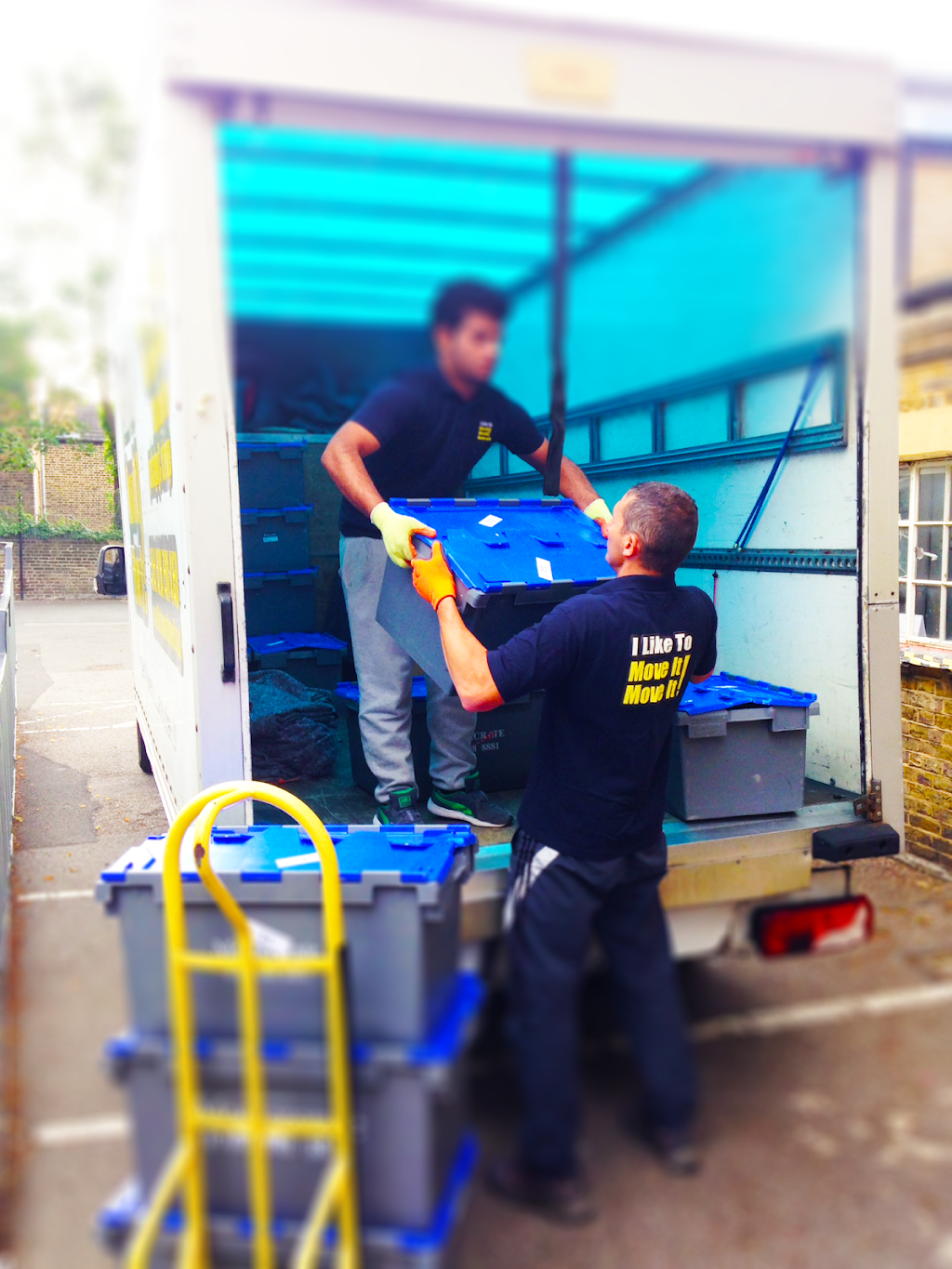 I Like To Move It Move It Removals Ltd | 137 Nether St, London N12 8ES, UK | Phone: 020 7101 4159