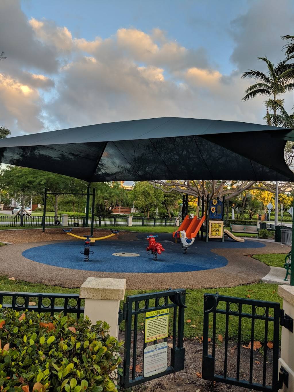 La Gorce Park | 6421 Alton Rd, Miami Beach, FL 33141, USA | Phone: (305) 861-3616