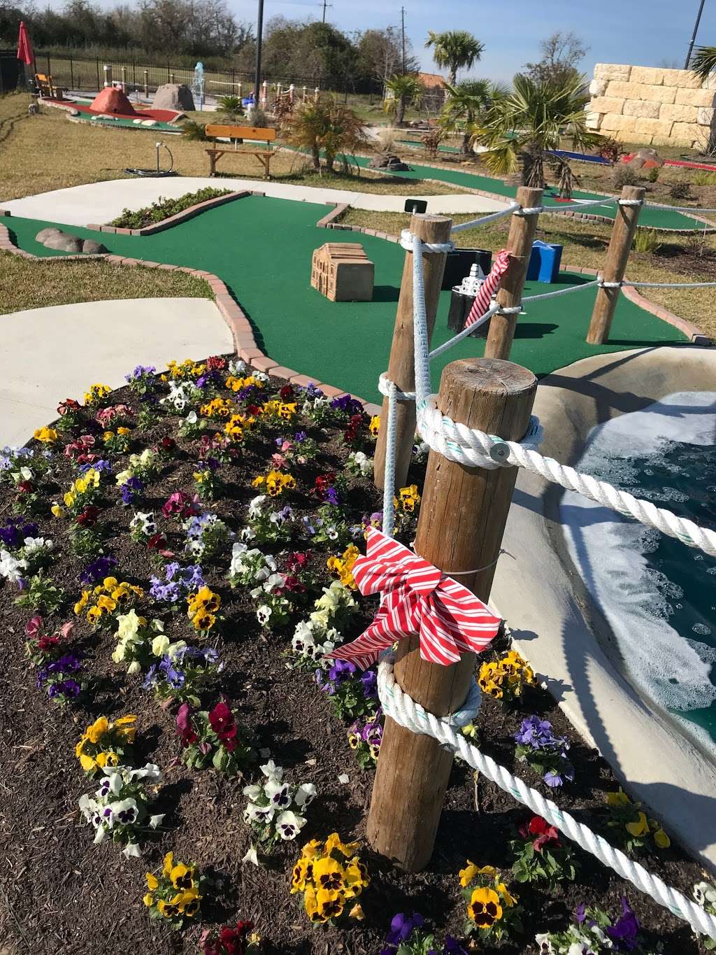 Longview Greens Miniature Golfing | 735 Clepper Dr, Montgomery, TX 77356, USA | Phone: (936) 242-0604