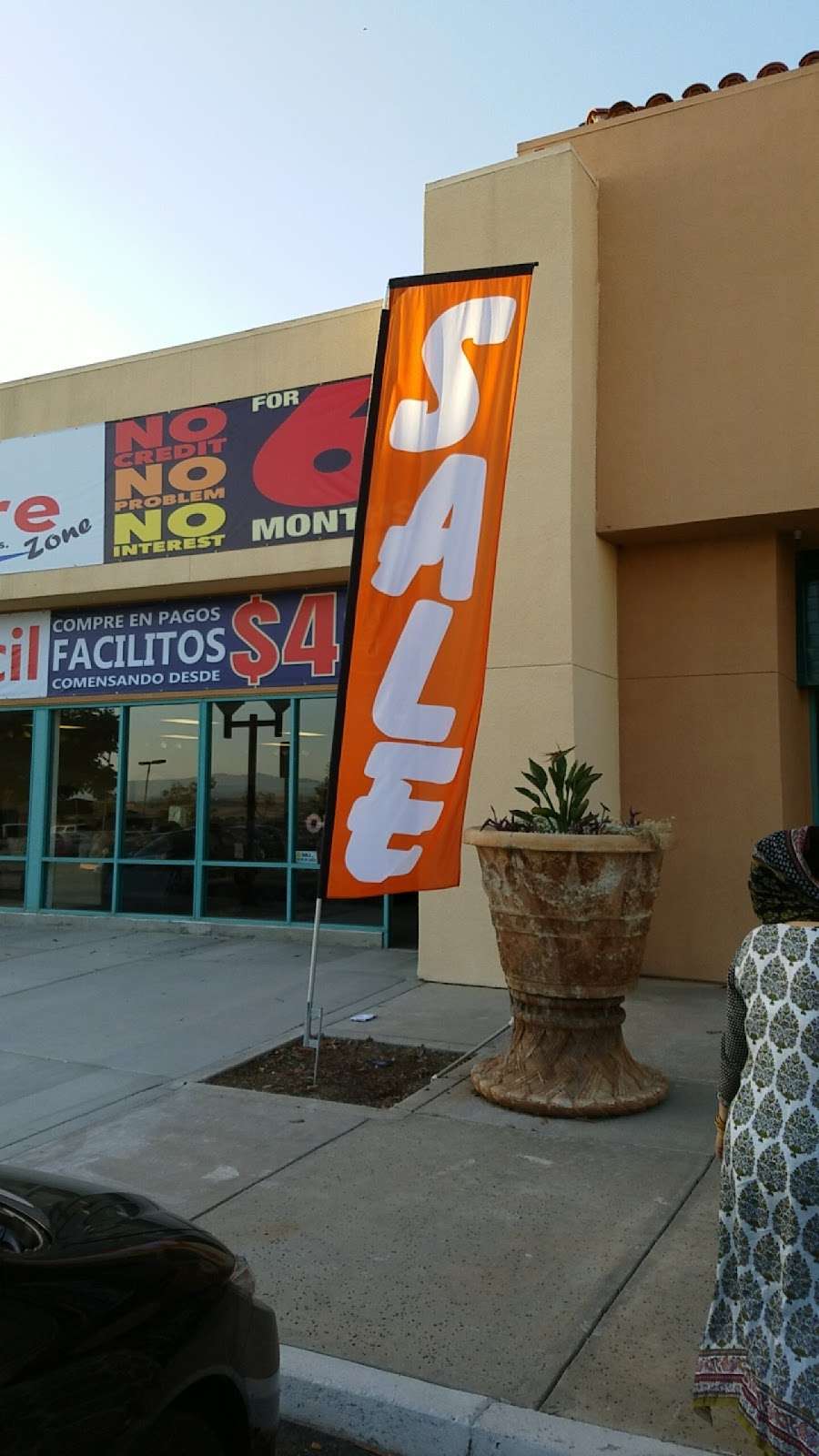 Feather Flag Nation | 6251 Box Springs Blvd, Riverside, CA 92507, USA | Phone: (877) 900-5692