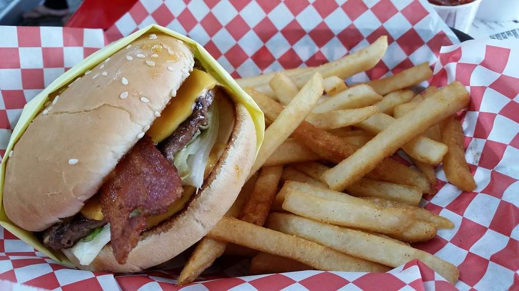 Michaels Burgers | 940 W Highland Ave, San Bernardino, CA 92405, USA | Phone: (909) 881-1992