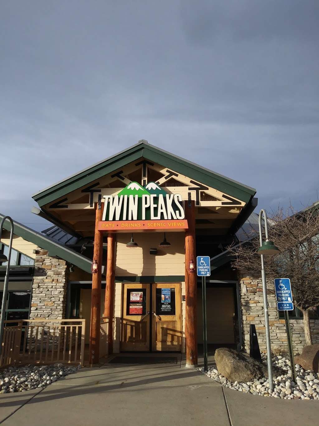 Twin Peaks | 299 E Flatiron Crossing Dr, Broomfield, CO 80021, USA | Phone: (303) 469-3825
