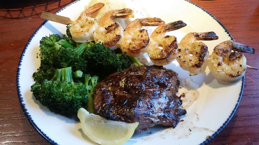 Red Lobster | 450 NW Barry Rd, Kansas City, MO 64155, USA | Phone: (816) 468-6116