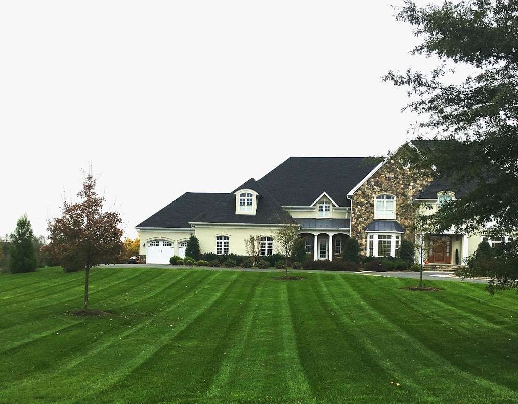 Estate Lawn Services | 1702, 17300 Raven Rocks Rd, Bluemont, VA 20135, USA | Phone: (571) 420-5947