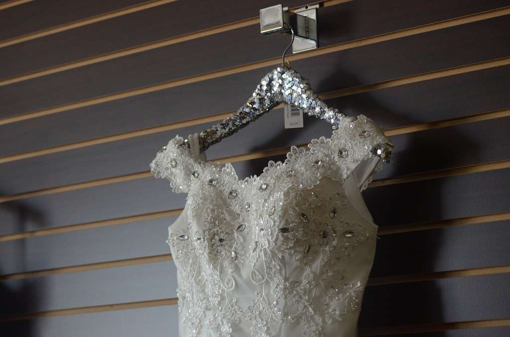 Orlando Bridal Warehouse | 2120 33rd St, Orlando, FL 32839, USA | Phone: (407) 933-3464