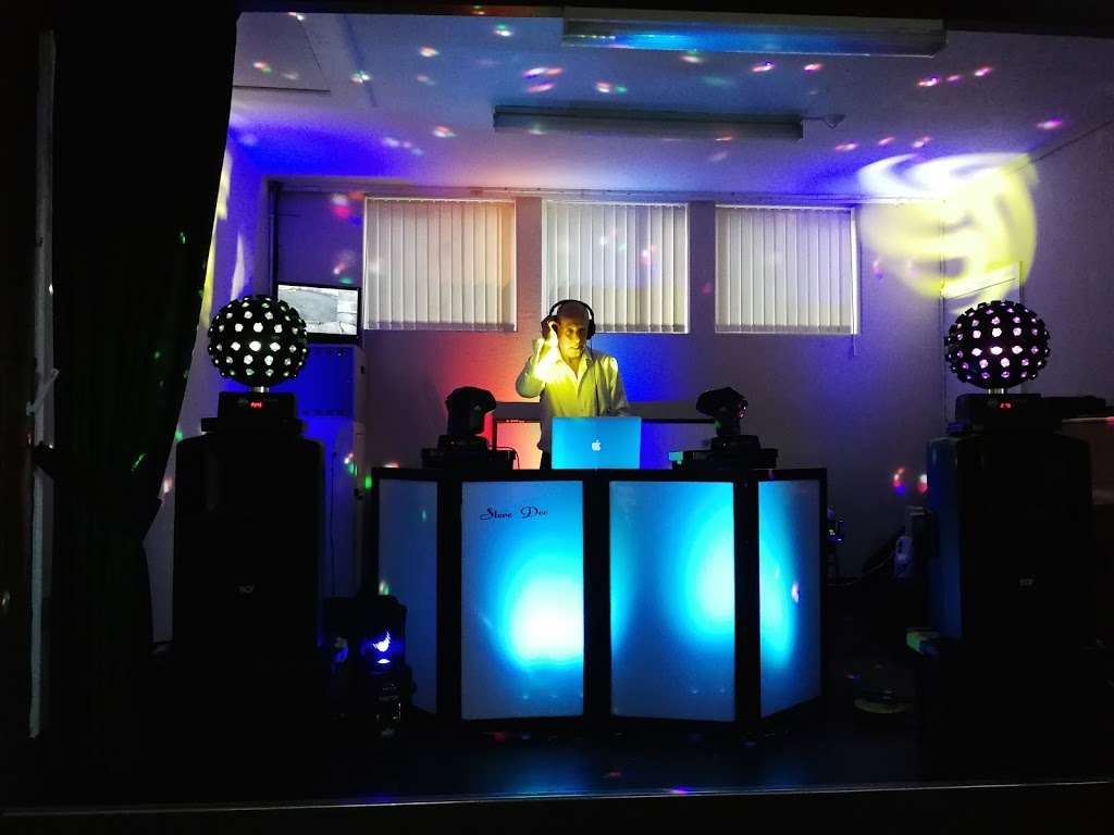 Mobile DJ Steve Dee, Ware Hertfordshire, Discos | 41 Post Wood Rd, Ware SG12 9NL, UK | Phone: 07842 139435