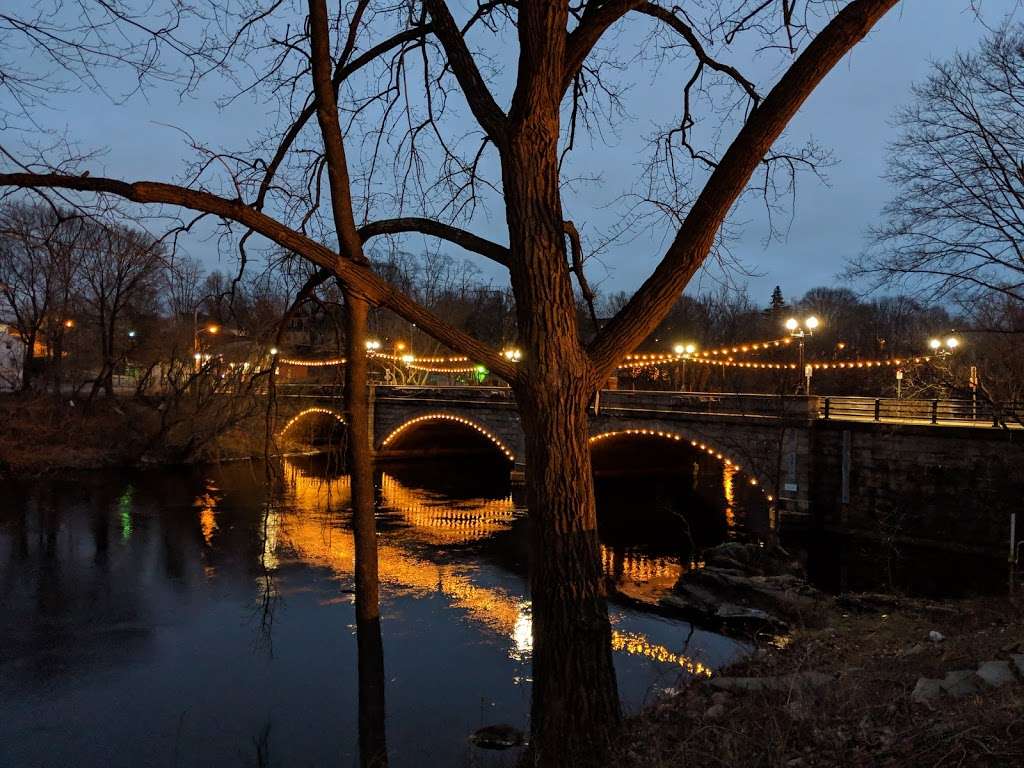 Chocolate Mill Overlook Park | 648-650 Roosevelt Ave, Pawtucket, RI 02860, USA