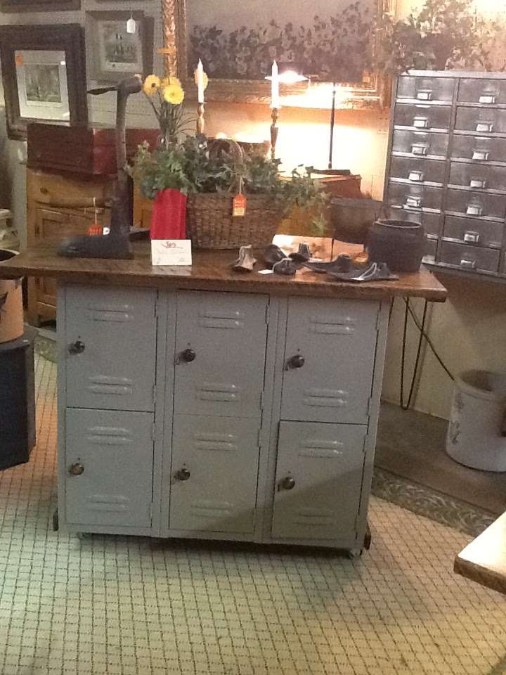 R G Lomanno Antiques | 7217 Centreville Rd, Manassas, VA 20111, USA | Phone: (703) 330-9282