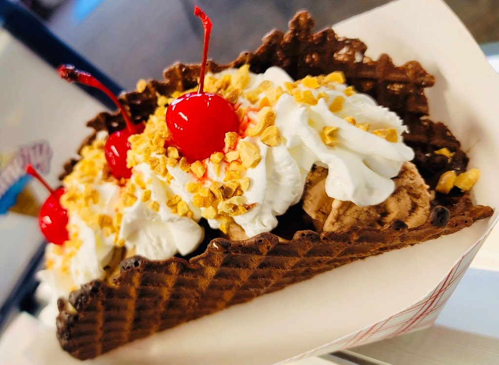 Blue Ice Creamery | 127 Eastgate Plz, East Alton, IL 62024, USA | Phone: (618) 251-8769