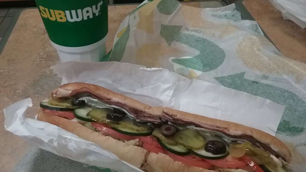 Subway Restaurants | Concorde Green Shopping Center, 159 E N Ave #10, Glendale Heights, IL 60139, USA | Phone: (630) 871-6000