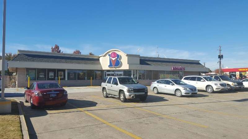 Braums Ice Cream & Burger Restaurant | 9755 Greenville Ave, Dallas, TX 75243, USA | Phone: (214) 503-7318