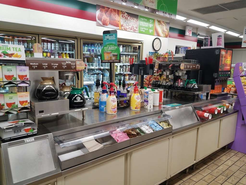 7-Eleven | 565 N Landmeier, Elk Grove Village, IL 60007, USA | Phone: (847) 437-3880