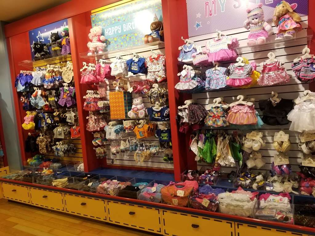 Build-A-Bear Workshop | 3000 Grapevine Mills Pkwy space 514, Grapevine, TX 76051, USA | Phone: (972) 966-5004