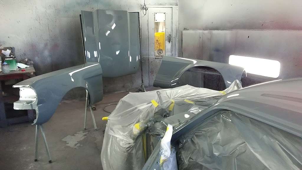 Maaco Collision Repair Auto Painting Car Repair 23141 Orange
