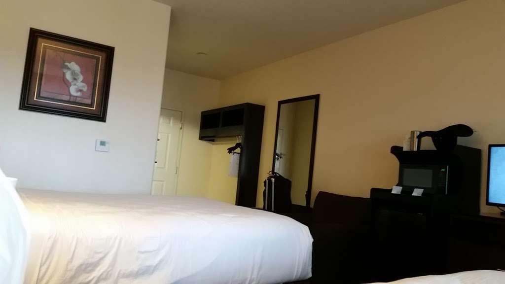 Days Inn & Suites by Wyndham Galveston West/Seawall | 8712 Seawall Blvd, Galveston, TX 77554, USA | Phone: (409) 877-7643