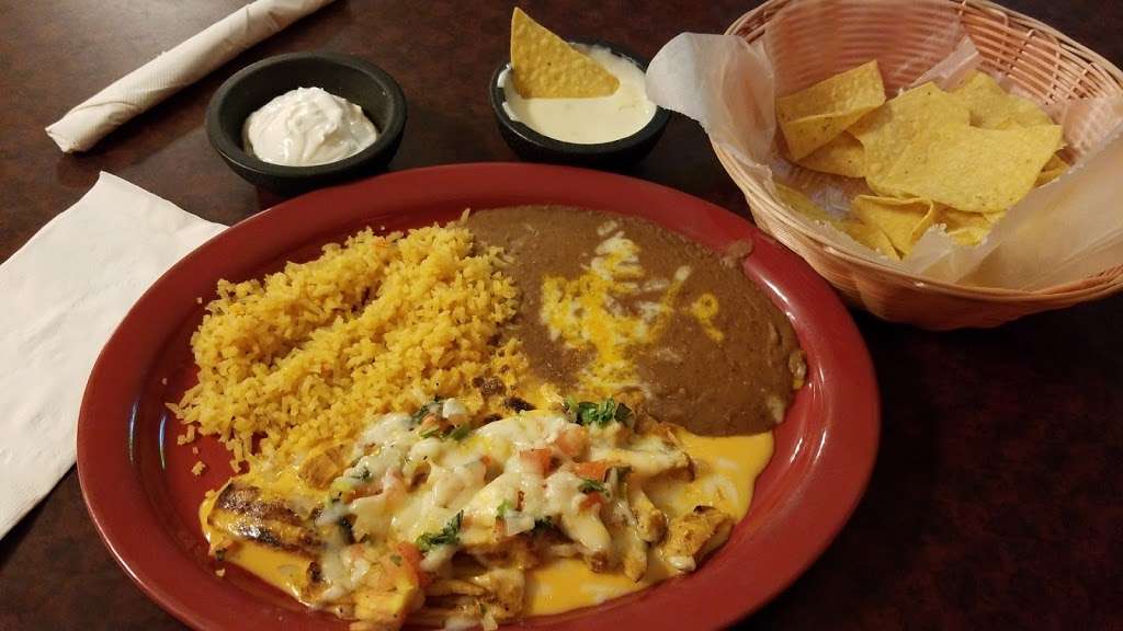 El Toro Family Mexican Restaurant | 3100 MO-13, Higginsville, MO 64037, USA | Phone: (660) 584-5353