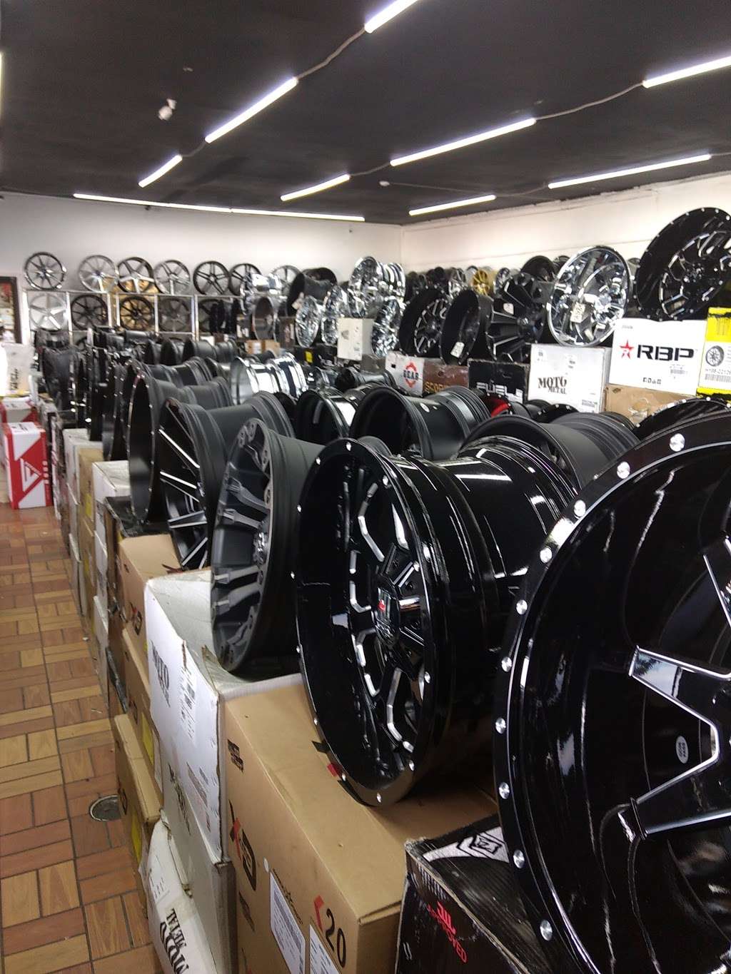 A1 Tire & Wheels | 12170 Bissonnet St, Houston, TX 77099 | Phone: (281) 564-2000