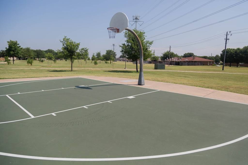 Brantley Hinshaw Park | 2121 Overbrook Dr, Arlington, TX 76014, USA | Phone: (817) 459-5474