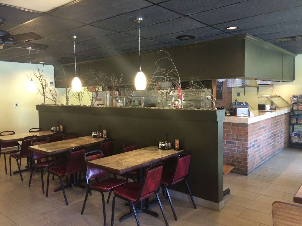 Vitos Pizzeria & Italian Restaurant | 5840 Chestnut St, Zionsville, PA 18092, USA | Phone: (610) 966-2021