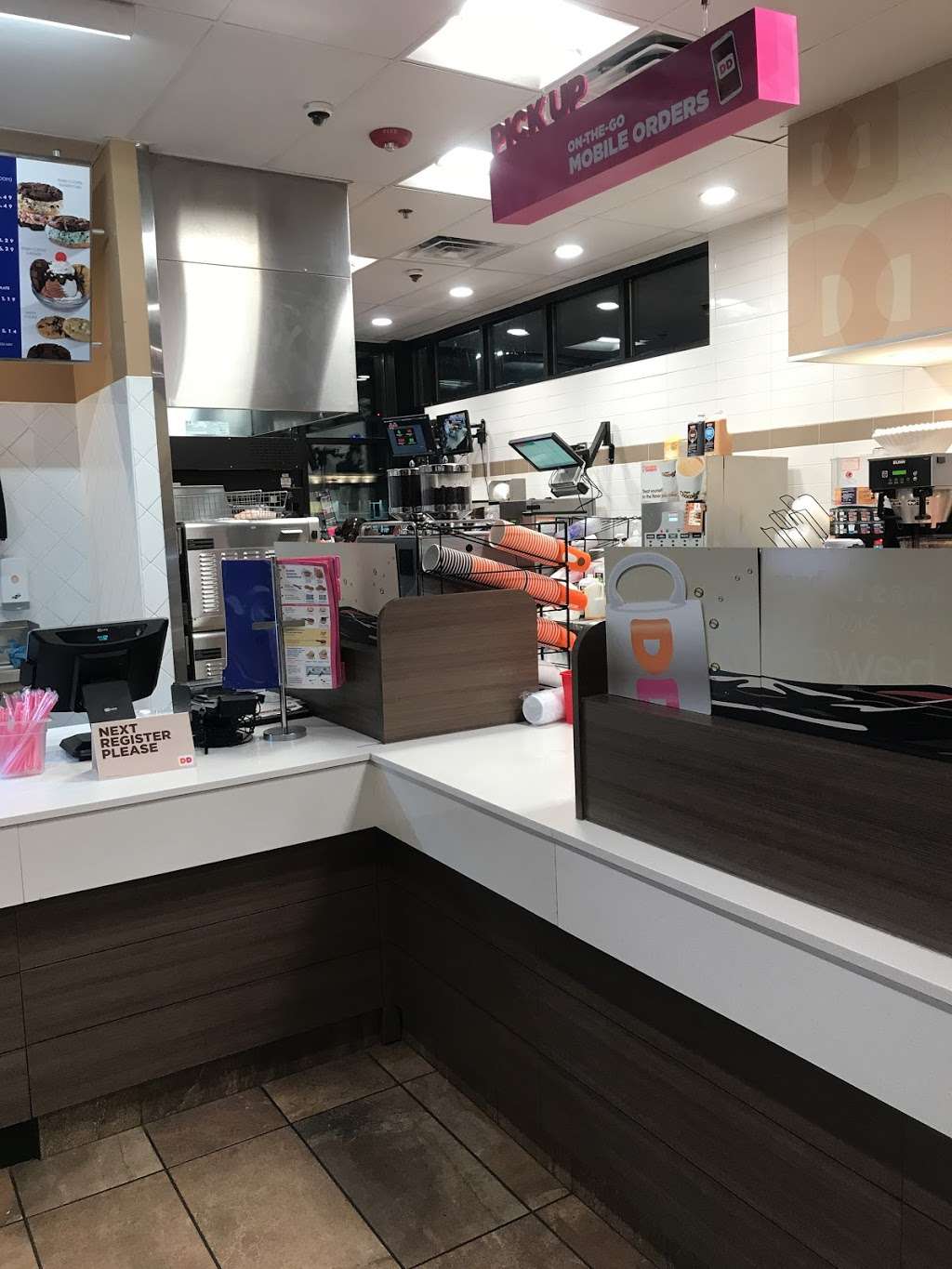 Dunkin Donuts | 2130 Bloomingdale Rd, Glendale Heights, IL 60139, USA | Phone: (847) 648-4941