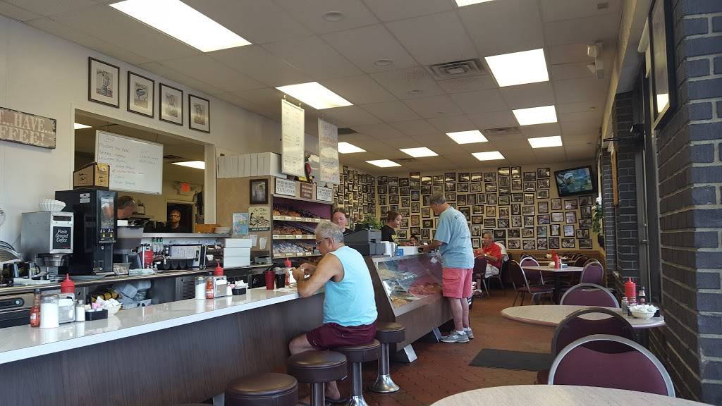 HoneyDip Donuts & Diner | 4480 Kenny Rd, Columbus, OH 43220, USA | Phone: (614) 459-0812