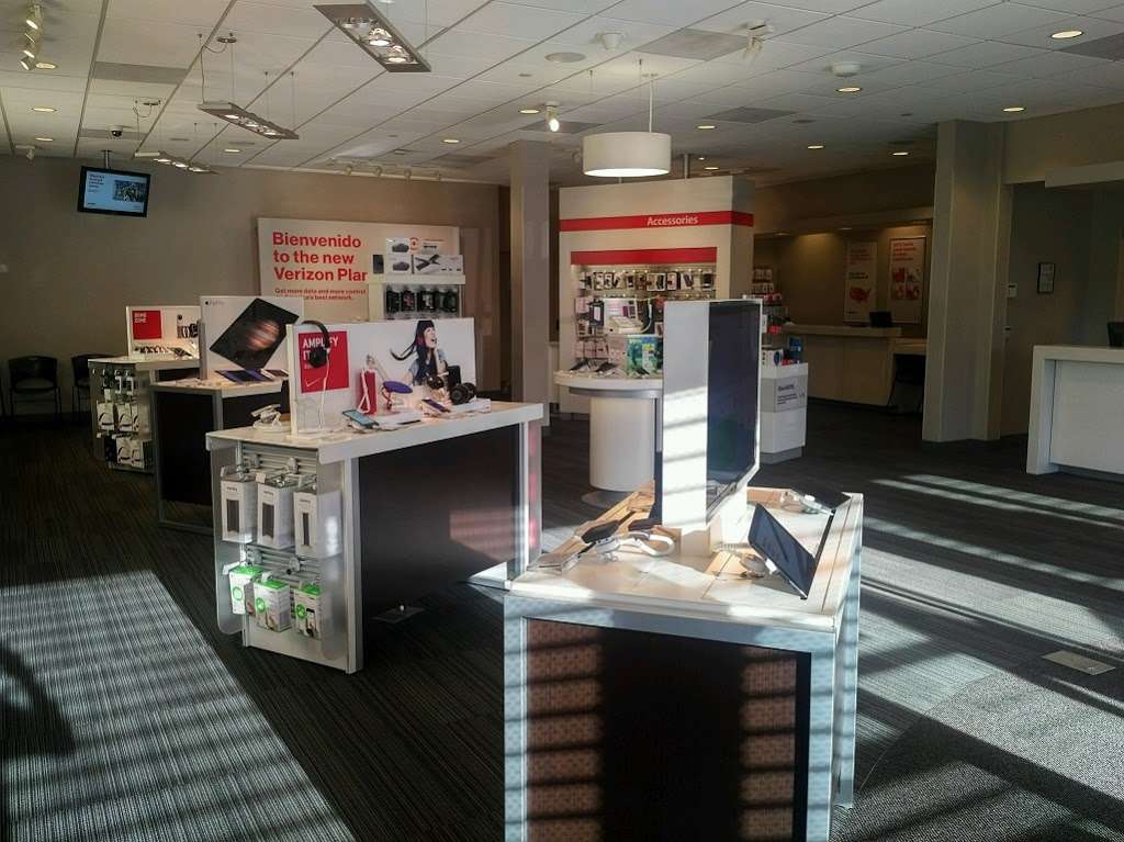 Verizon | 2851 Canyon Springs Pkwy Ste B-C, Riverside, CA 92507, USA | Phone: (951) 697-3035