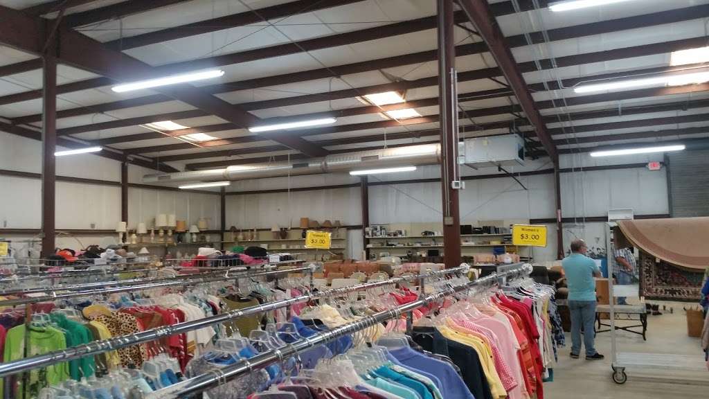 Lake Wales Care Center Dundee Thrift Store | 29696 US-27, Dundee, FL 33838, USA | Phone: (863) 439-6000