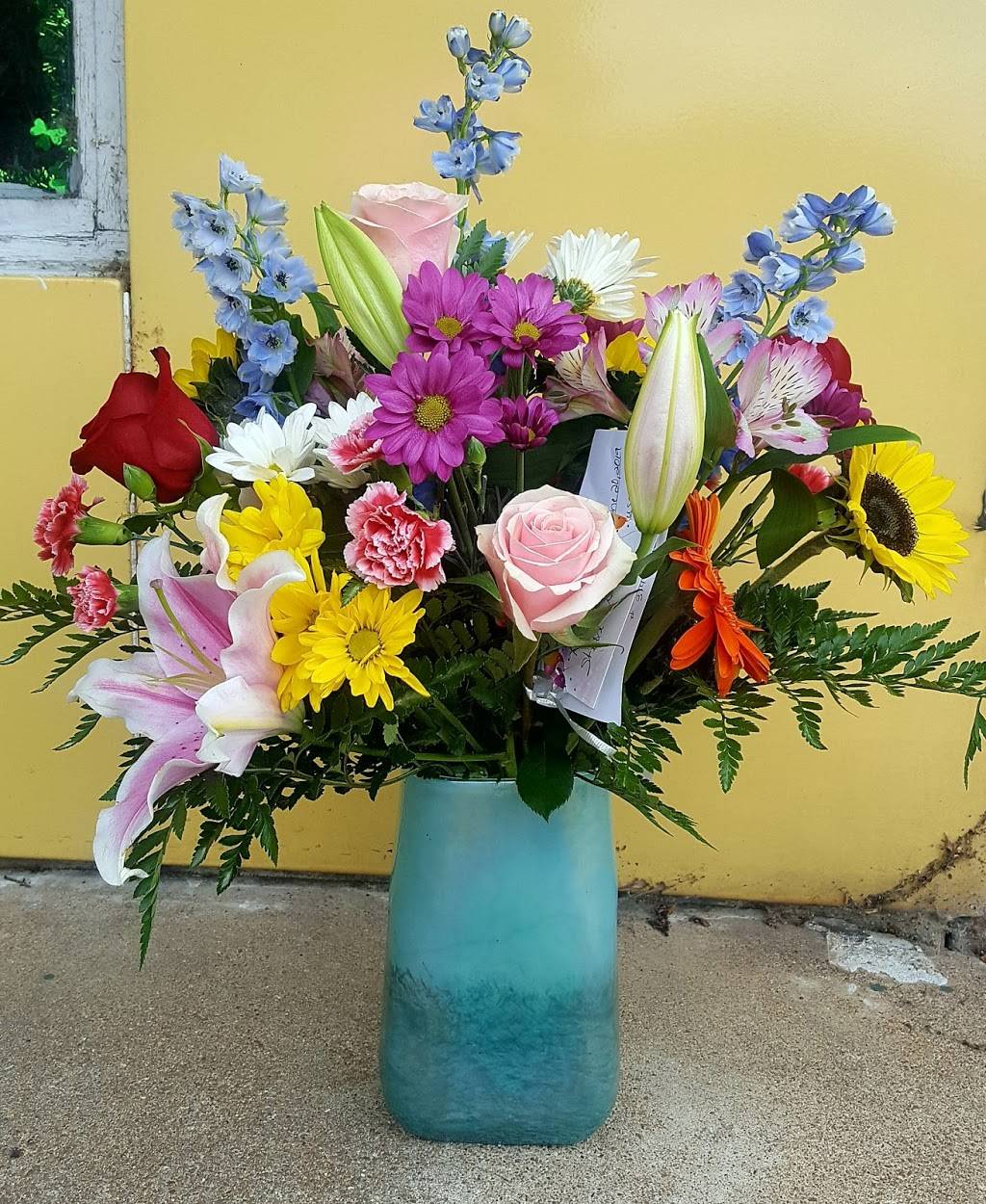 Geraldine Florist | 615 S Florissant Rd, Ferguson, MO 63135 | Phone: (314) 521-1107