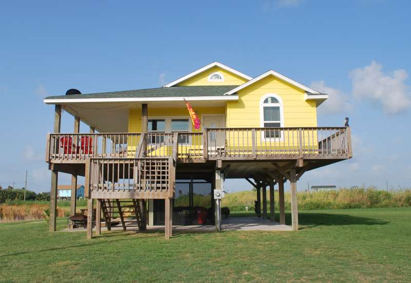 Sunny Beach Time | 915 Kahla Dr, Crystal Beach, TX 77650 | Phone: (281) 794-1049