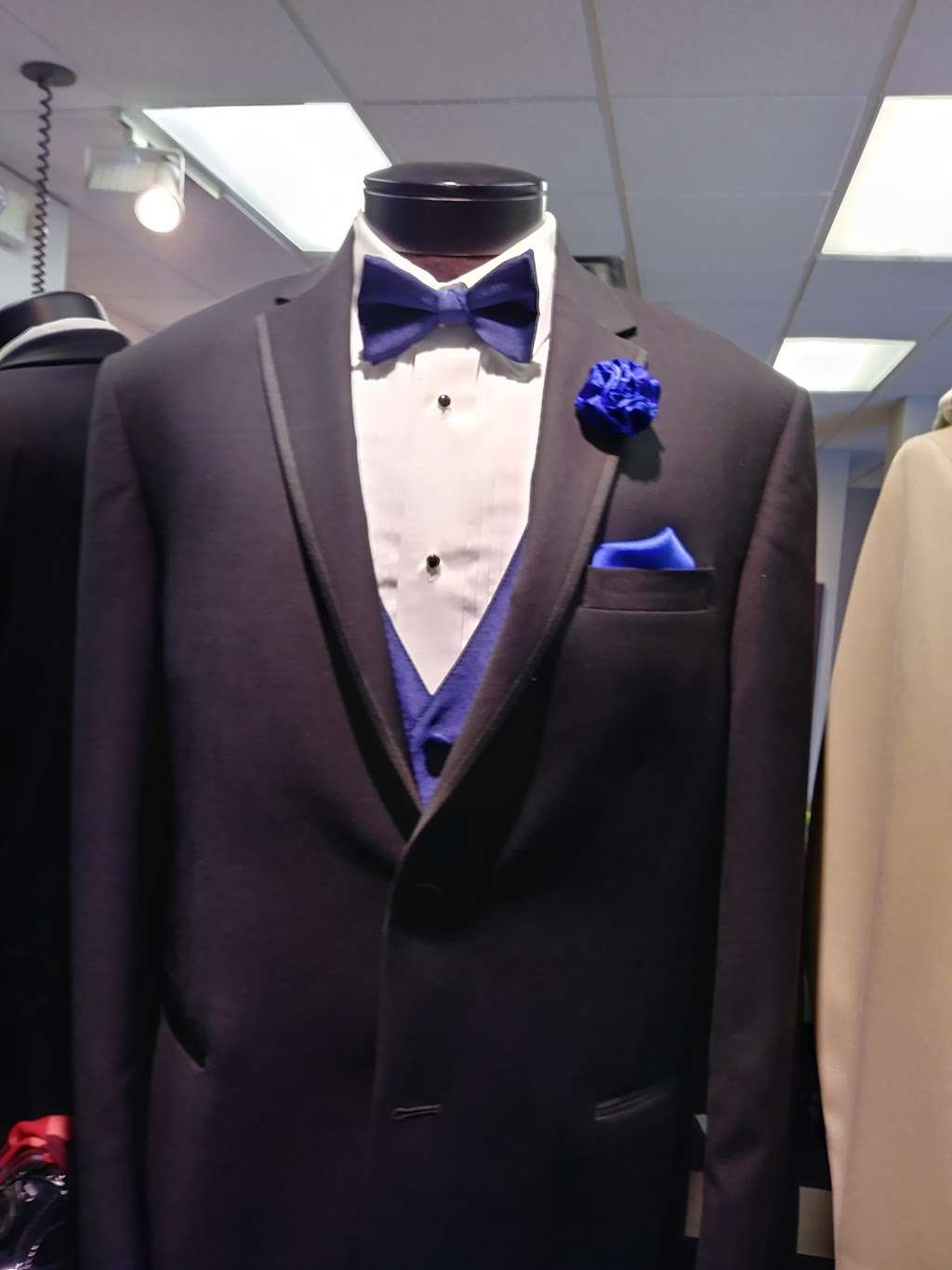 Mens Wearhouse | 2917 Whiteford Rd, York, PA 17402, USA | Phone: (717) 755-2999