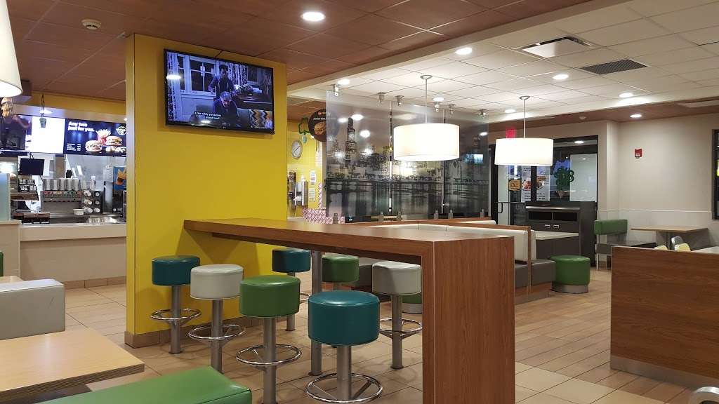 McDonalds | 8327 W North Ave, Melrose Park, IL 60160, USA | Phone: (708) 343-5553